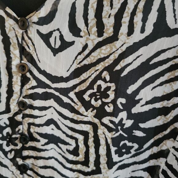 "Essentials by Milano " Woman's Short Sleeve Blouse Size:XL Button front Pre-own - Picture 3 of 6